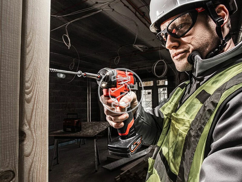 Milwaukee M12FID2-0 akkus ütvecsavarozó bitbefogással