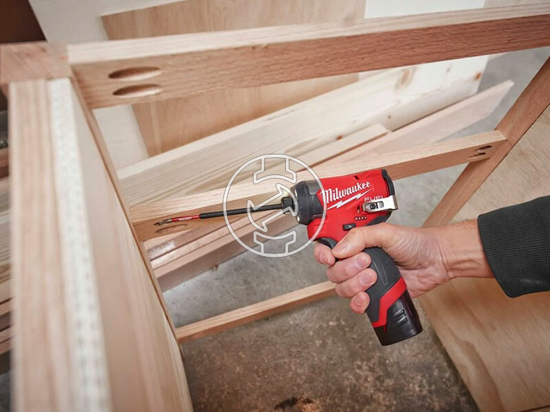 Milwaukee M12FID2-202X akkus ütvecsavarozó