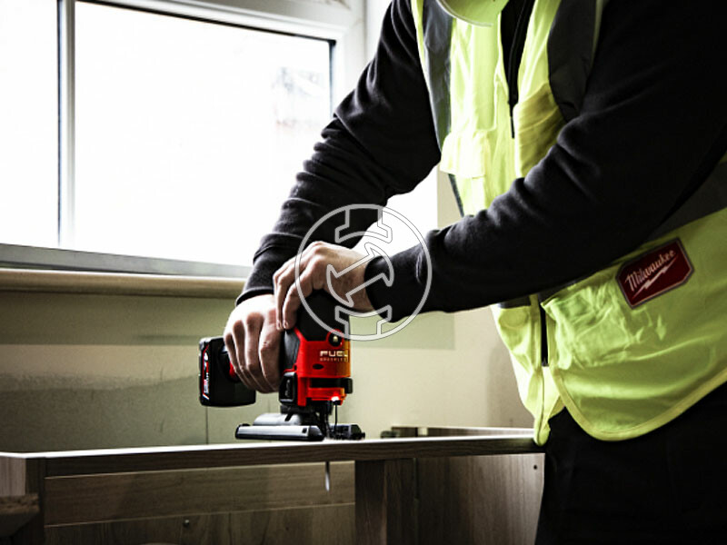 Milwaukee M12FJS-422X akkus dekopírfűrész