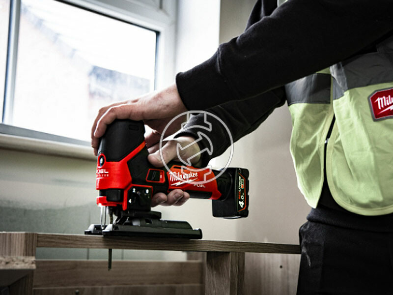 Milwaukee M12FJS-422X akkus dekopírfűrész