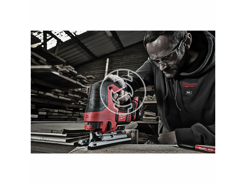 milwaukee_m18_bjs_402c_akkus_szurofuresz_2_x_40_ah_li_ion_akkuval_8.jpg 4933451389