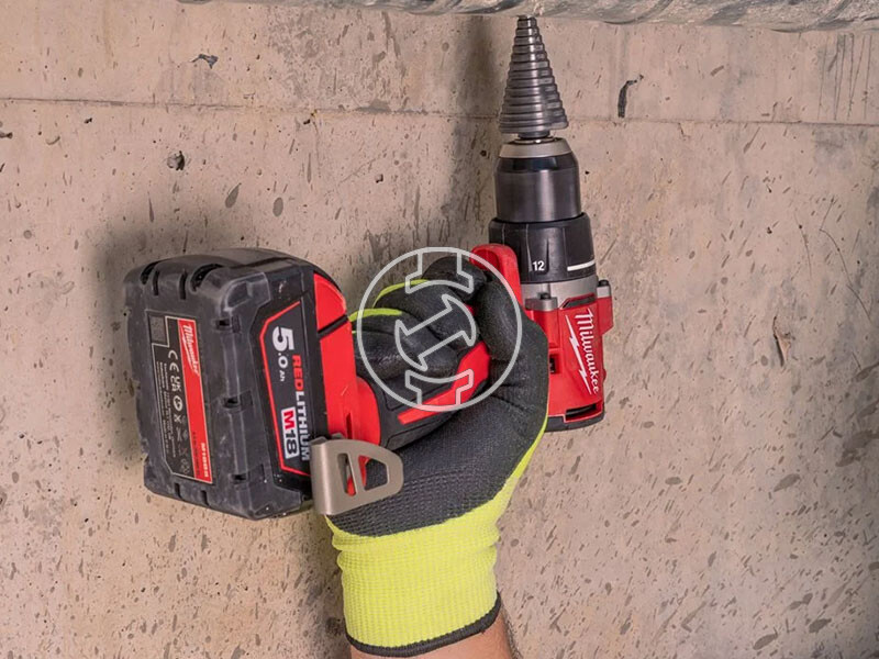 Milwaukee M18 BLDDRC-502C akkus fúrócsavarozó tokmányos 2 x M18 B5 + M12-18 C