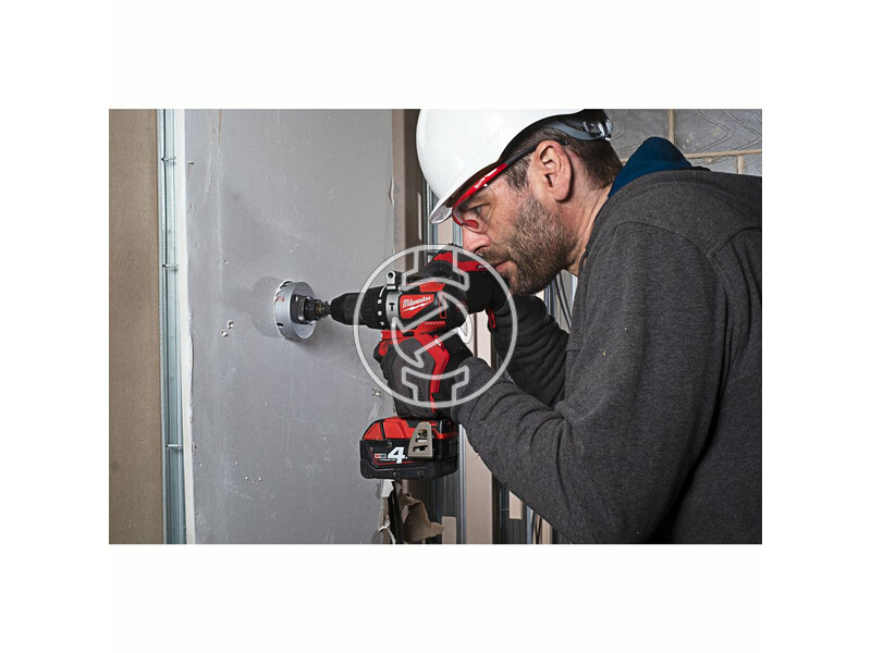 milwaukee_m18_blpd2_502x_akkus_szenkefe_nelkuli_utvefuro_csavarozo_2_x_50_ah_li_ion_akkuval_10.jpg 4933464517