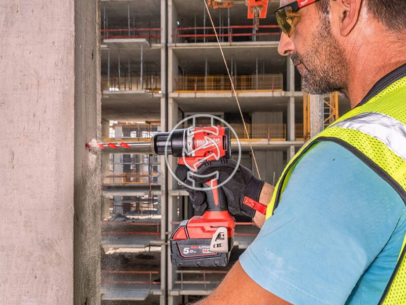 Milwaukee M18 BLPDRC-202C akkus ütvefúró-csavarozó 2 x M18 B2 + M12-18 C