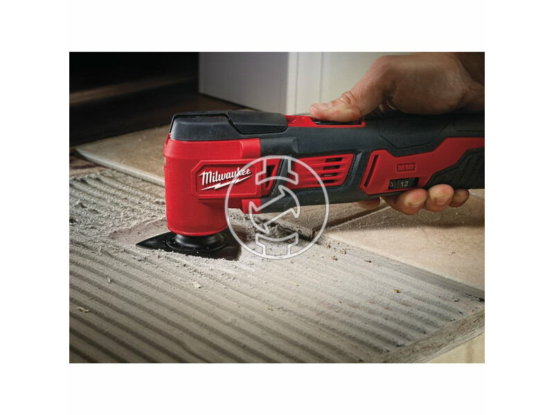 milwaukee_m18_bmt_0x_akkus_multitool_akku_es_tolto_nelkul_10.jpg 4933459572