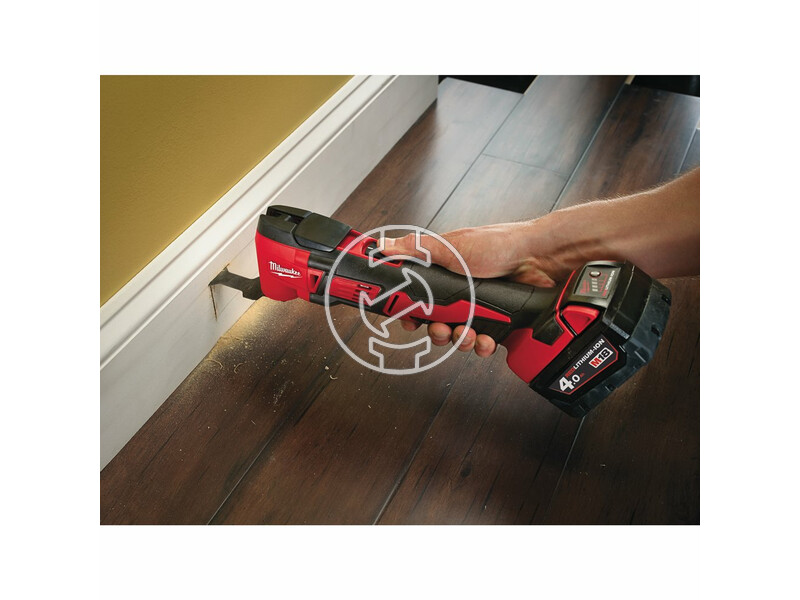 milwaukee_m18_bmt_0x_akkus_multitool_akku_es_tolto_nelkul_3.jpg 4933459572
