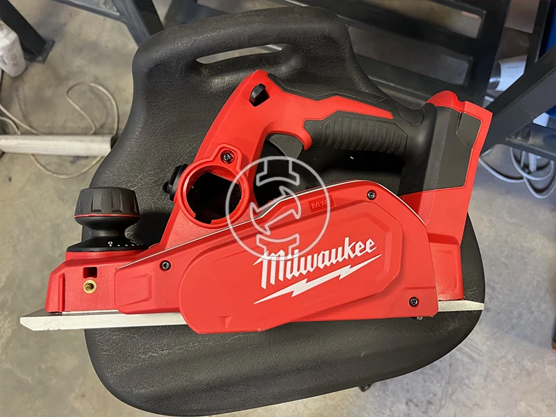 Milwaukee M18 BP-0 akkus gyalu 18 V | 82 mm | Szénkefés | Akku és töltő nélkül | Kartondobozban