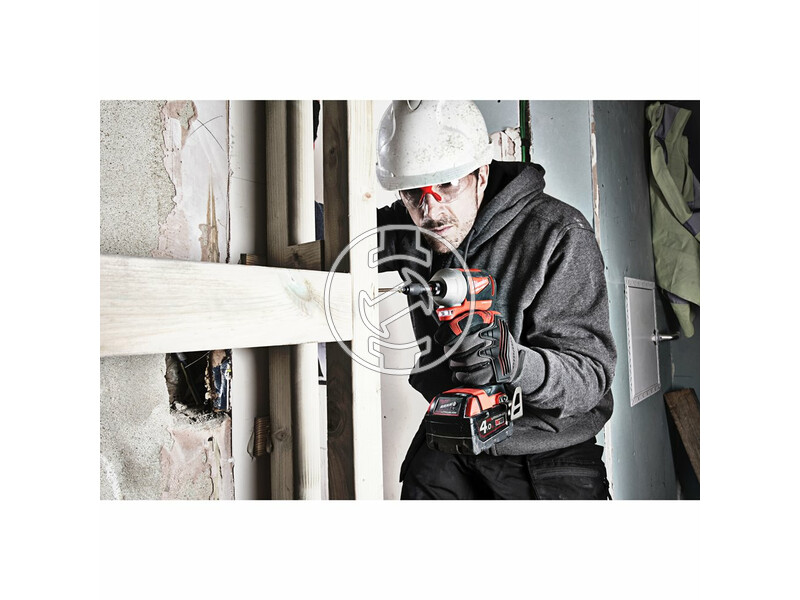 milwaukee_m18_cblid_402c_akkus_kompakt_szenkefe_nelkuli_utvecsavarozo_14_hatszog_meghajtassal_2_x_40_ah_li_ion_akkuval_3.jpg 4933464534