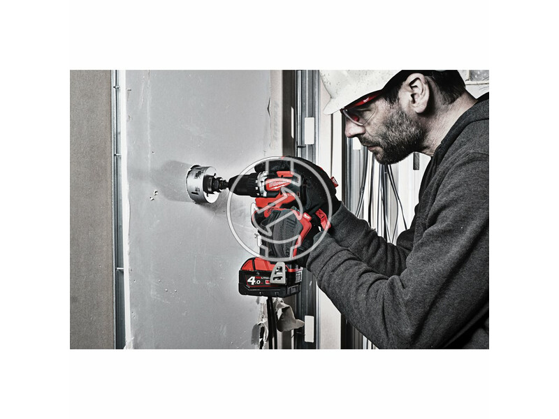 4933464537 milwaukee_m18_cblpd_402c_akkus_kompakt_szenkefe_nelkuli_utvefuro_csavarozo_2_x_40_ah_li_ion_akkuval_2