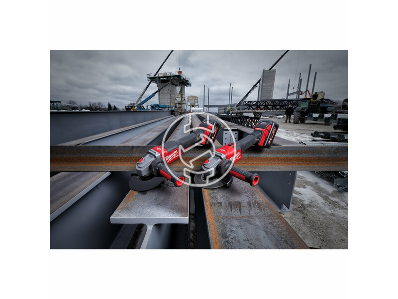 milwaukee_m18_fhsag125xb_552x_fuel_akkus_rapidstop_szenkefe_nelkuli_sarokcsiszolo_2_x_55_ah_li_ion_akkuval_7.jpg 4933471079