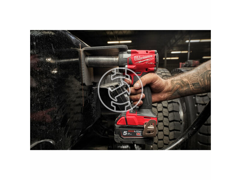 milwaukee_m18_fiw2f12_502x_fuel_akkus_kompakt_utvecsavarozo_biztositogyuruvel_12_negyszog_meghajtassal_2_x_50_ah_li_ion_akkuval_10.jpg 4933478444