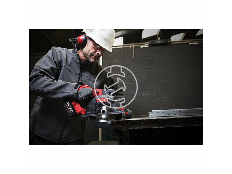 milwaukee_m18_fmcs_0x_akkus_szenkefe_nelkuli_femvago_korfuresz_akku_es_tolto_nelkul_10.jpg 4933459192