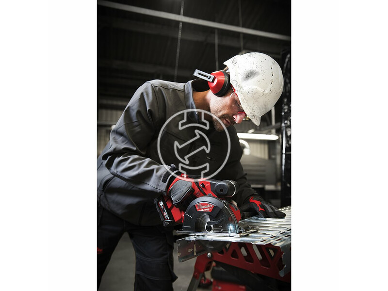 milwaukee_m18_fmcs_0x_akkus_szenkefe_nelkuli_femvago_korfuresz_akku_es_tolto_nelkul_16.jpg 4933459192