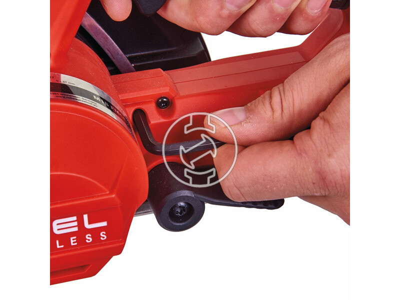 milwaukee_m18_fmcs_0x_akkus_szenkefe_nelkuli_femvago_korfuresz_akku_es_tolto_nelkul_24.jpg 4933459192