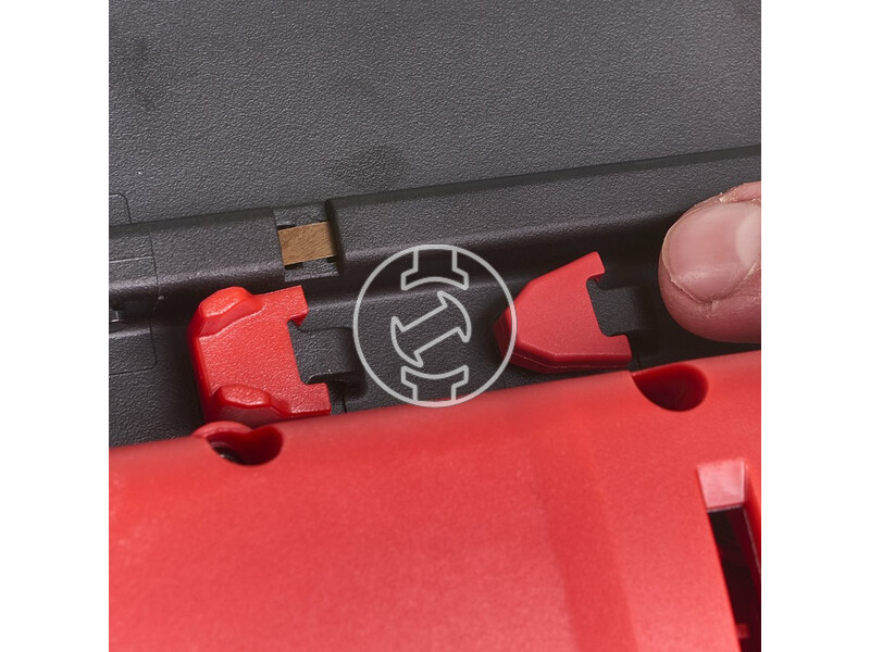 milwaukee_m18_fn18gs_202x_fuel_akkus_finiselo_szogbelovo_2_x_20_ah_li_ion_akkuval_20.jpg 4933471407