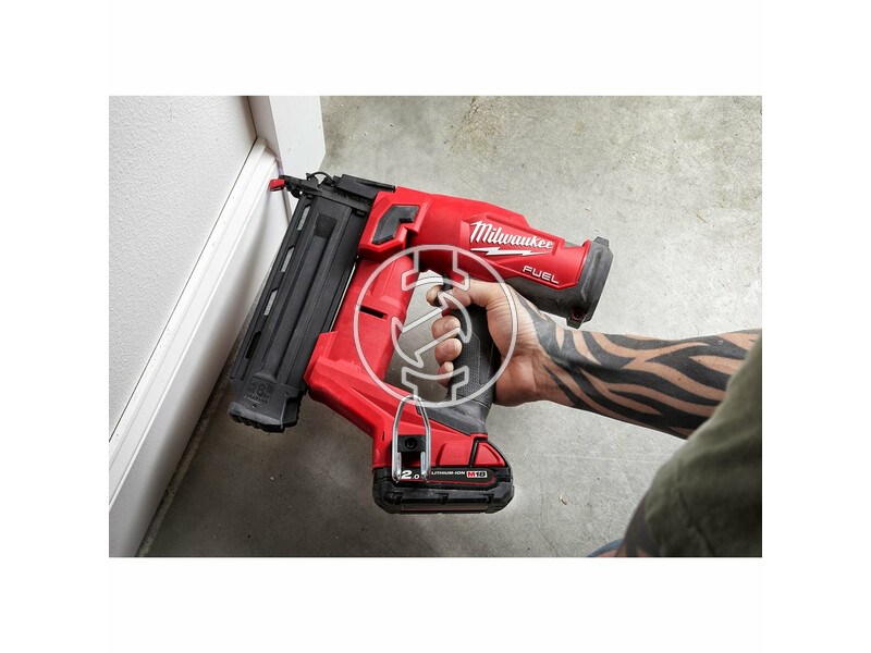 milwaukee_m18_fn18gs_202x_fuel_akkus_finiselo_szogbelovo_2_x_20_ah_li_ion_akkuval_7.jpg 4933471407