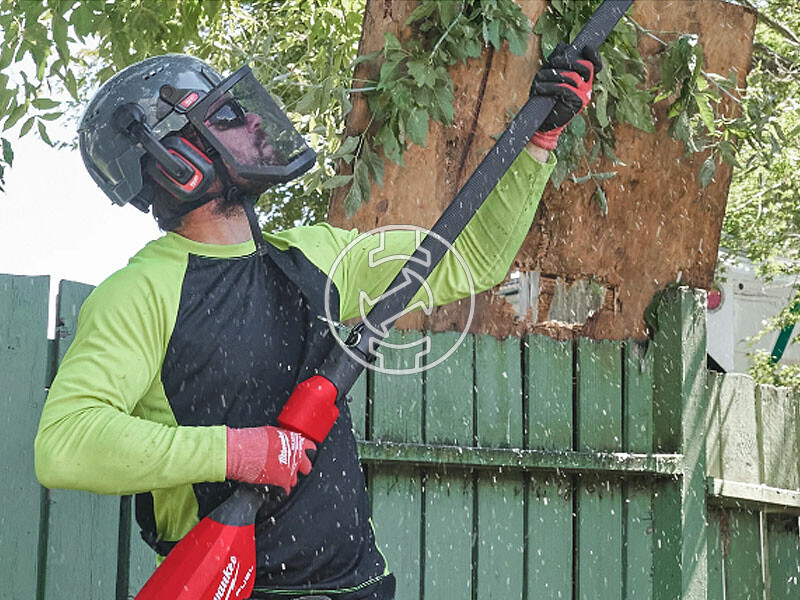 Milwaukee M18FTPS30-121 akkus magassági ágvágó 30 cm