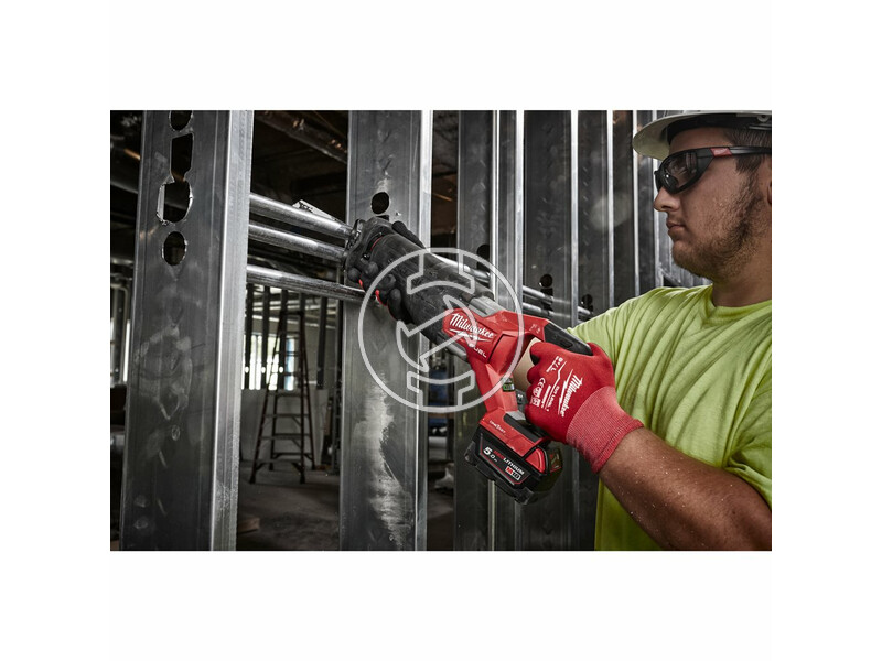 milwaukee_m18_onefsz_502x_akkus_one_key_fuel_sawzall_szenkefe_nelkuli_szablyafuresz_2_x_50_ah_li_ion_akkuval_8.jpg 4933478294