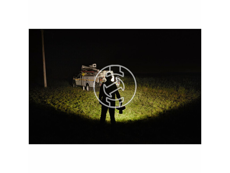 milwaukee_m18_ubl_0_akkus_led_felakaszthato_lampa_akku_es_tolto_nelkul_3.jpg 4933459433