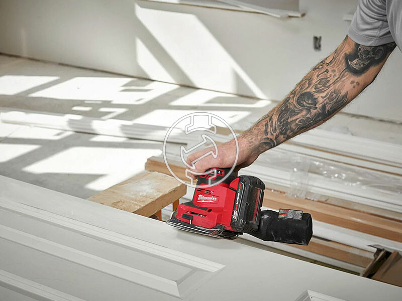 Milwaukee M18BQSS-502B akkus rezgőcsiszoló