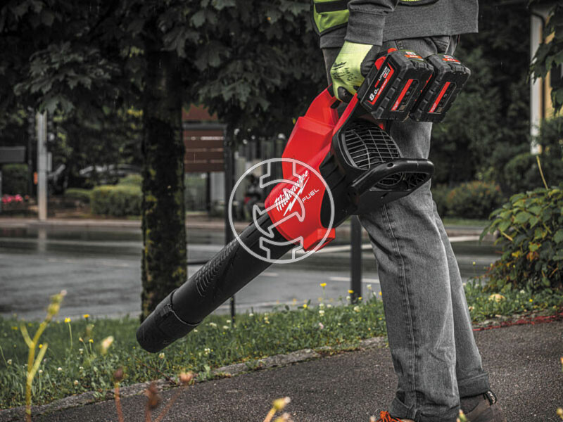 Milwaukee M18F2BL-802 akkus lombfúvó