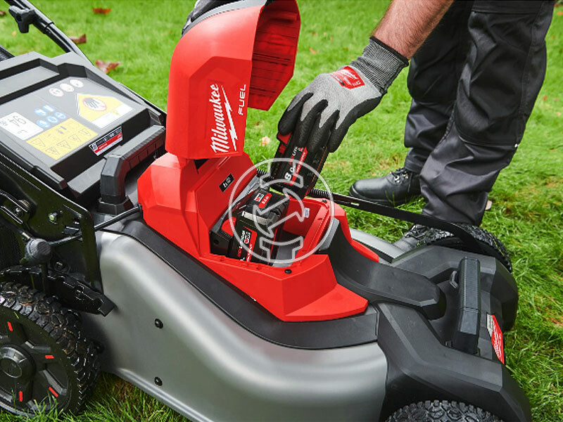 Milwaukee M18 F2LM46-802 akkus önjáró fűnyíró 46 cm