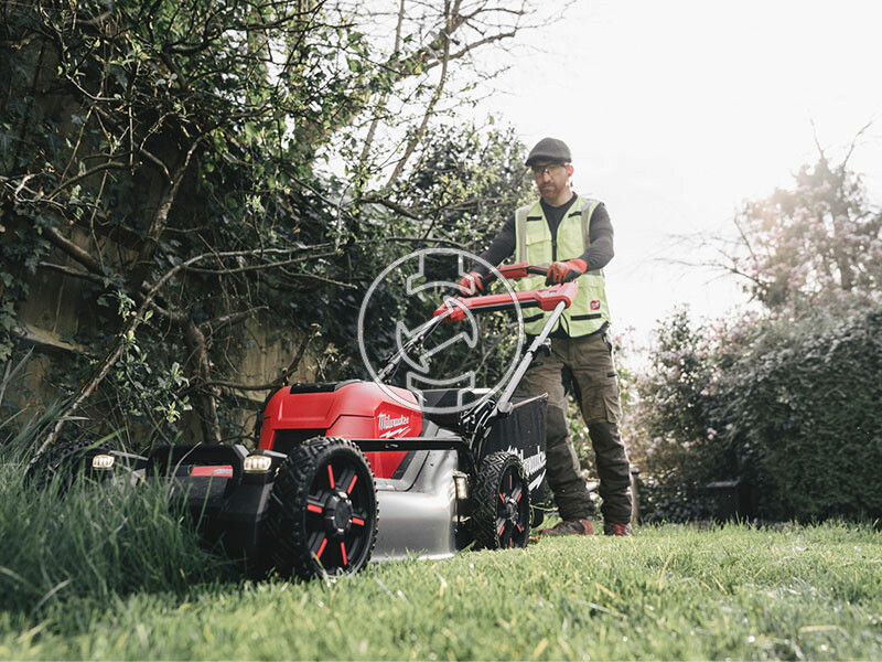 Milwaukee M18F2LM53-0 akkus önjáró fűnyíró