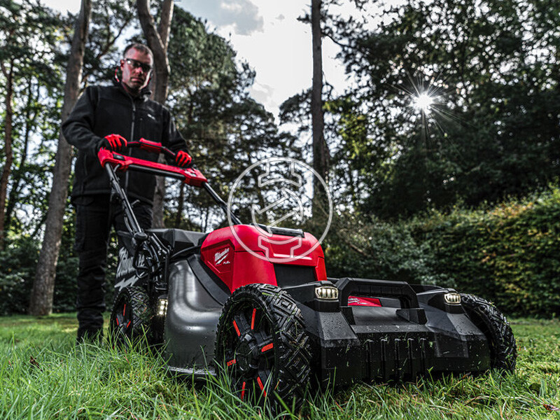 Milwaukee M18F2LM53-122 akkus önjáró fűnyíró