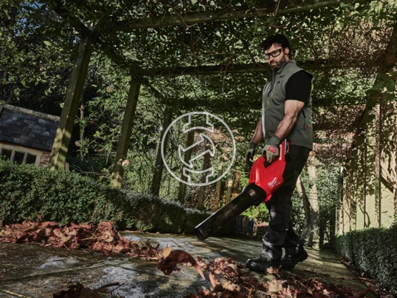 Milwaukee M18FBLG3-802 akkus lombfúvó