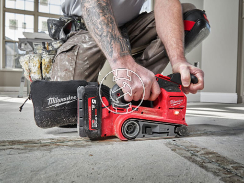 Milwaukee M18FBTS75-0 75 mm-es akkus szalagcsiszoló