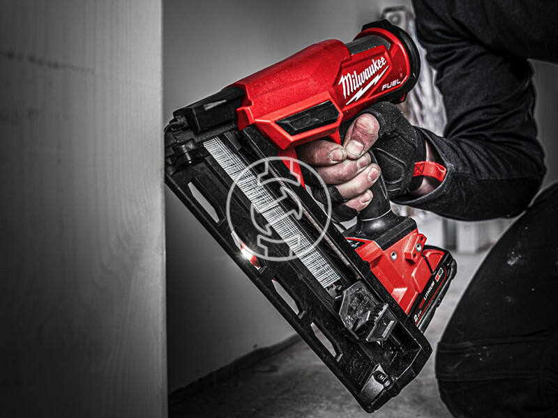 Milwaukee M18FN16GA-202X 16 GA akkus szerkezeti szegező