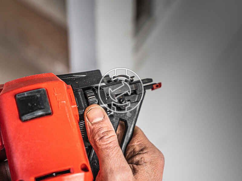 Milwaukee M18FN16GA-202X 16 GA akkus szerkezeti szegező