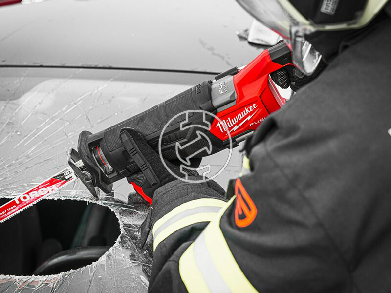 Milwaukee M18FSZ-0 akkus szablyafűrész (akku és töltő nélkül)