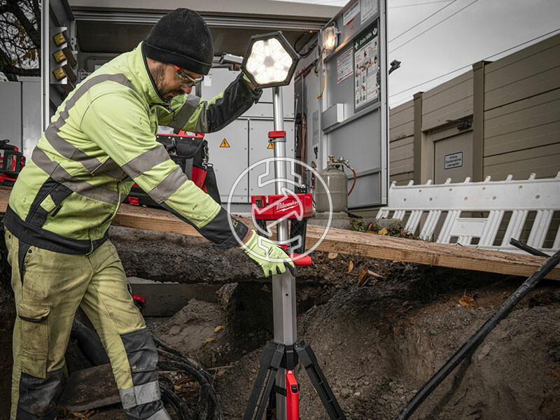 Milwaukee M18SAL2-502B akkus teleszkópos térmegvilágító lámpa