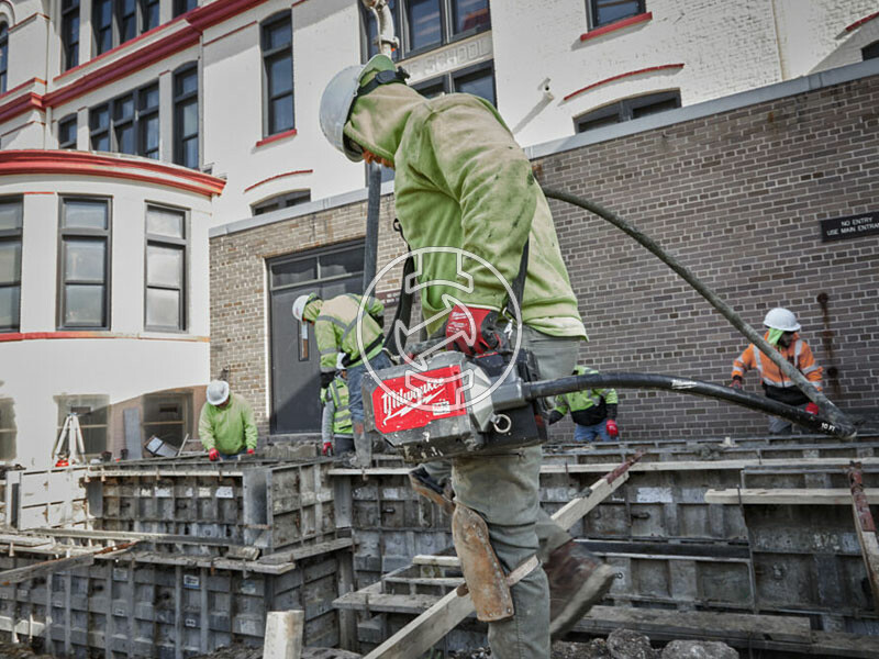 Milwaukee MXFCVBC-602 akkus betontömörítő