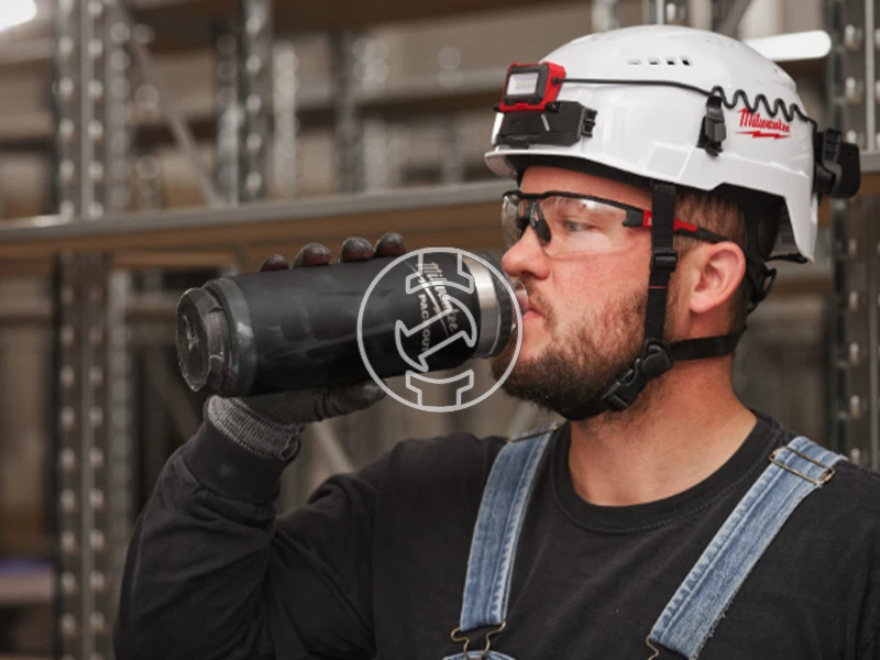 Milwaukee Packout kulacs 532 ml Fekete