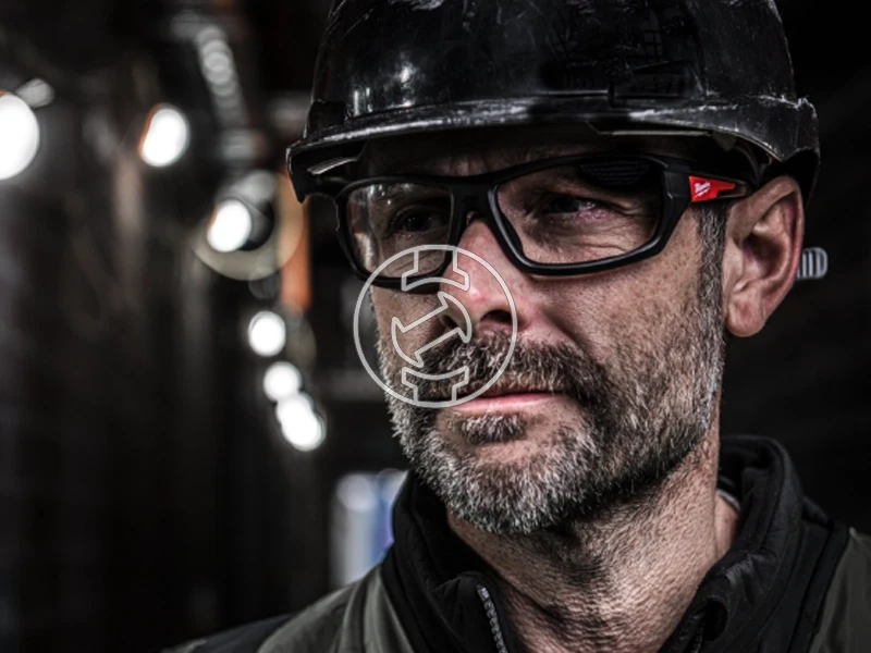 Milwaukee Performance fényre sötétedő védőszemüveg