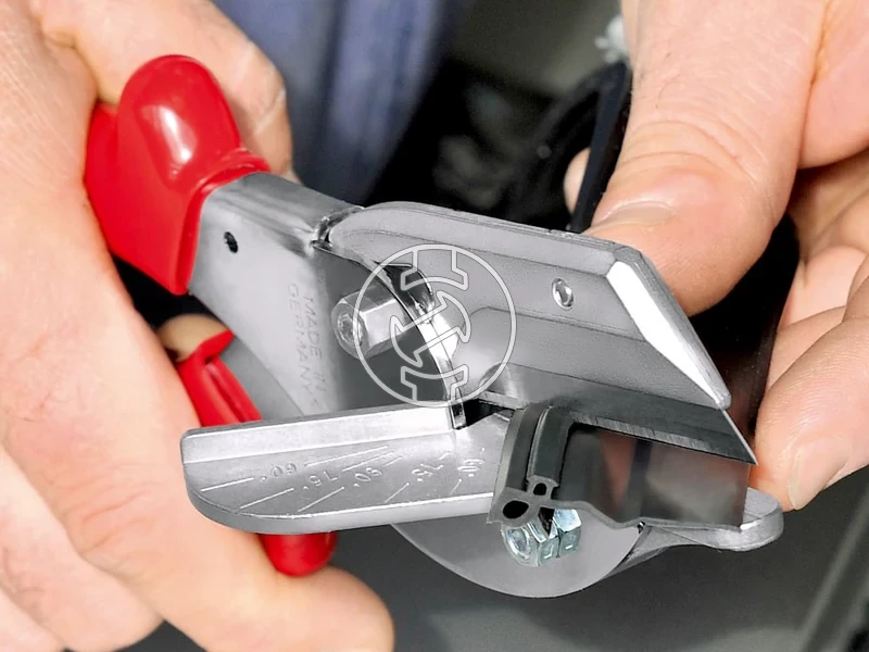 Kép: Mitre Shears for plastic and rubber sect.webp