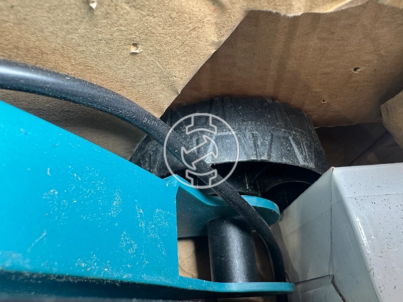 Makita UV3200 elektromos gyepszellőztető (értékcsökkent)