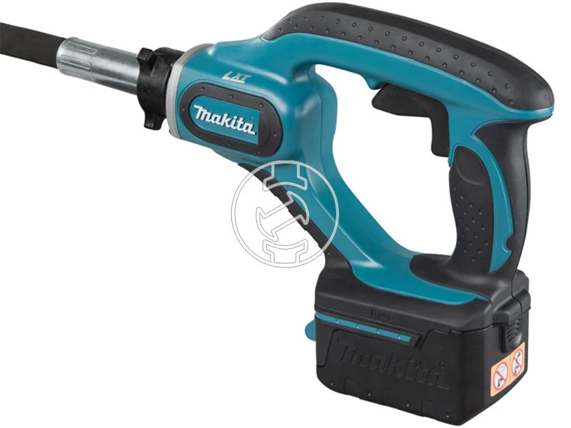 Makita DVR450RTE akkus betontömörítő 18 V | 1,2 m | 25 mm | Szénkefés | 2 x 5 Ah akku + töltő | Kofferben