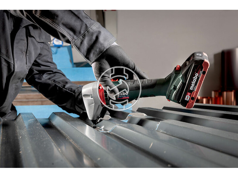 601614840 niv_18_ltx_bl_16_601614840_akkus_folyamatos_lyukaszto_3