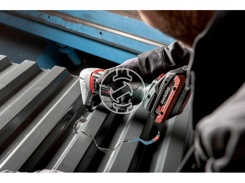 601614840 niv_18_ltx_bl_16_601614840_akkus_folyamatos_lyukaszto_4