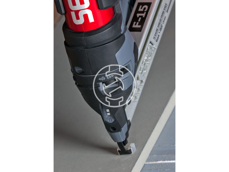 Senco F-15 akkus finiselő szegező