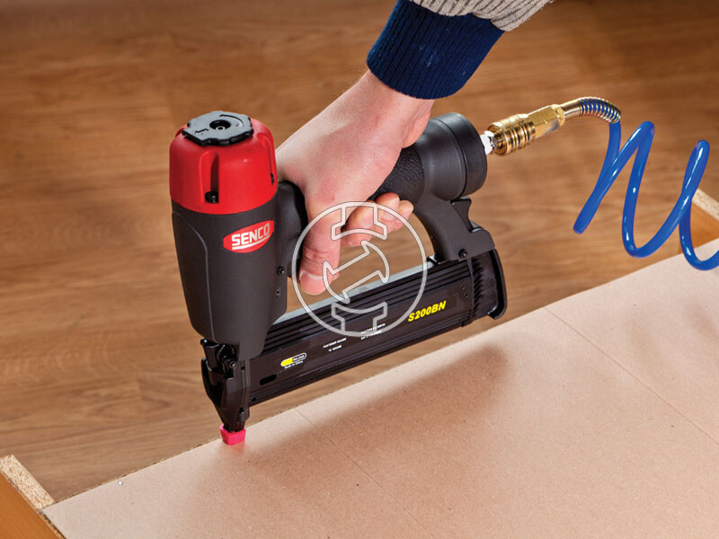 Senco S200BN szegezőgép AC19306BL kompresszor gépcsomag