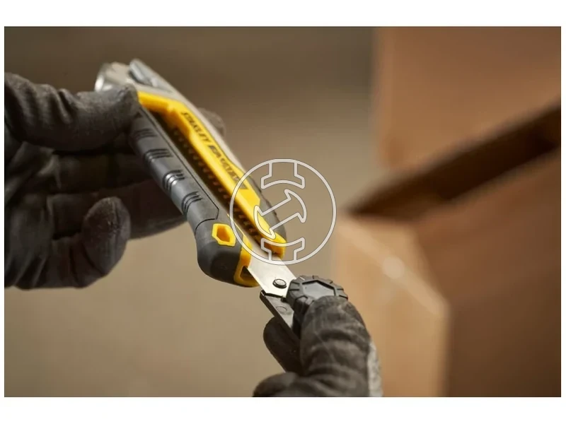 Kép: Stanley FatMax FMHT10592-0 tapeta vago 18 mm_30.webp