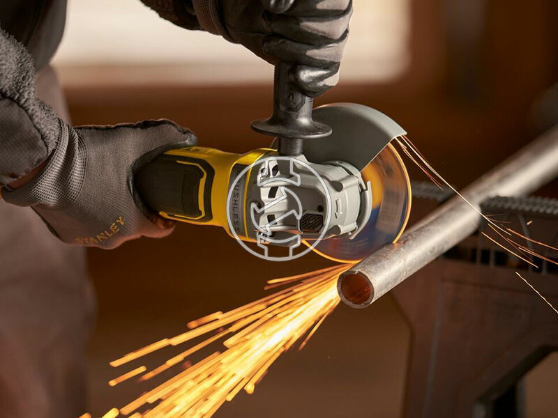 Stanley FatMax SFMCG700M2K-QW akkus sarokcsiszoló