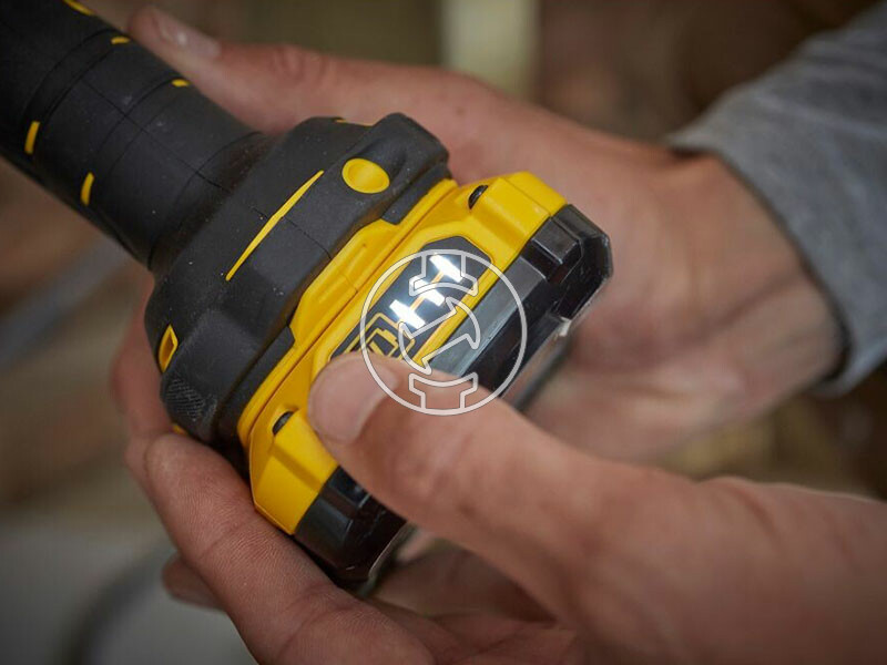 Stanley FatMax SFMCL020B-XJ akkus kézi LED lámpa (akku és töltő nélkül)