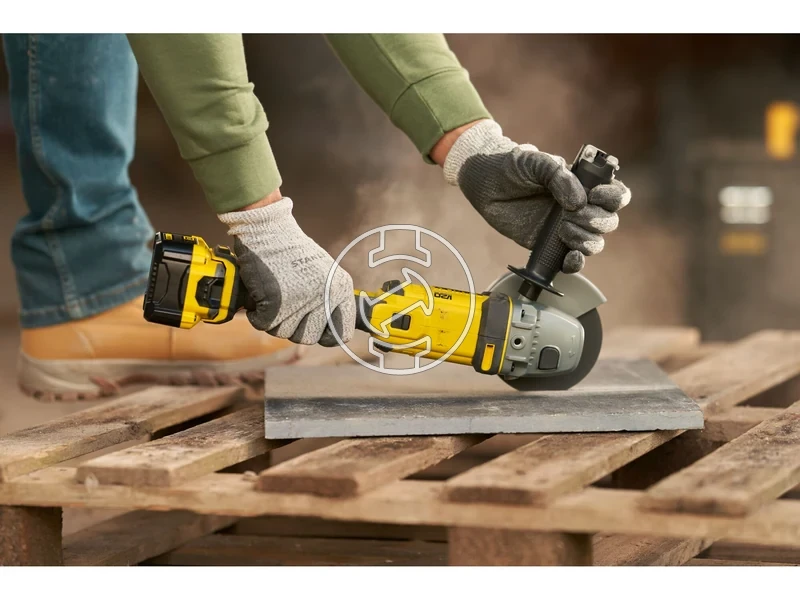 Kép: Stanley SFMCG400M2K-QW akkus sarokcsiszolo 20V 2 x 4.0Ah_2.webp