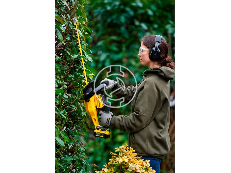 Stanley SFMCHT855B Fatmax V20 akkus sövényvágó 55 cm