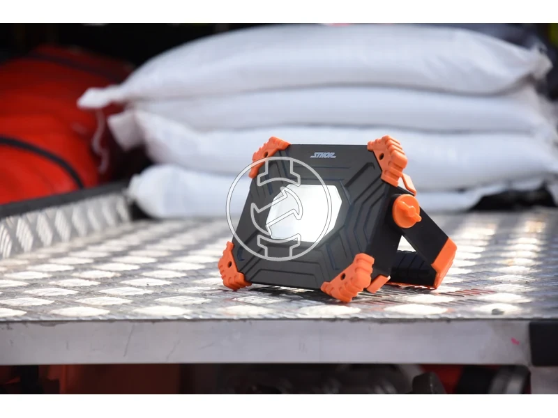 Kép: Sthor 82870 hordozhato akkus LED reflektor 10 W 1000 lm.webp